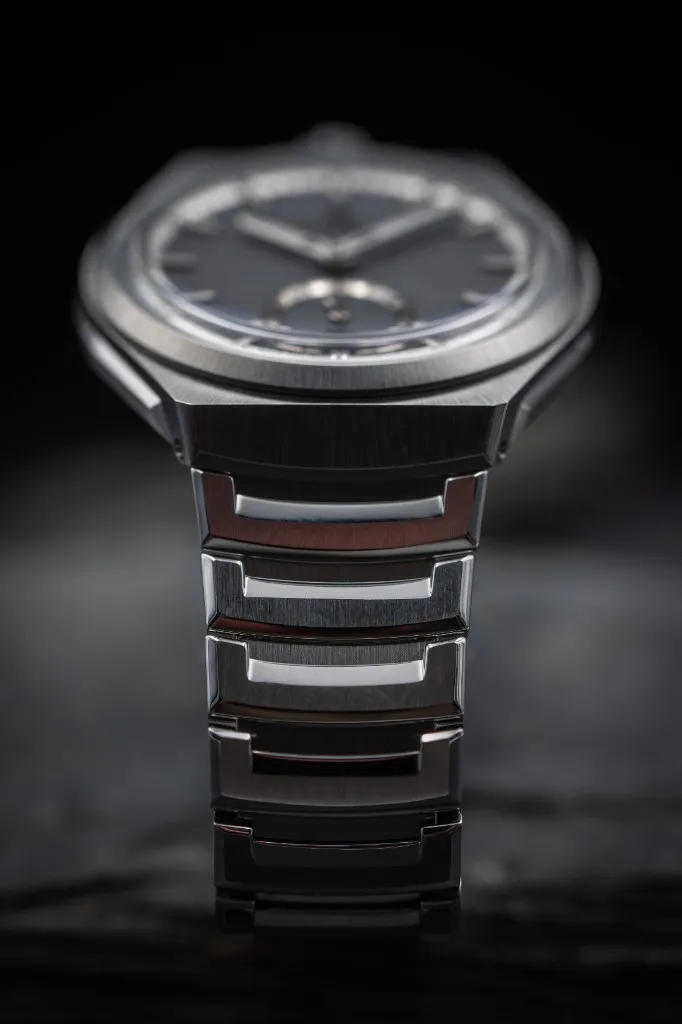 Atypik AT01 bracelet front view