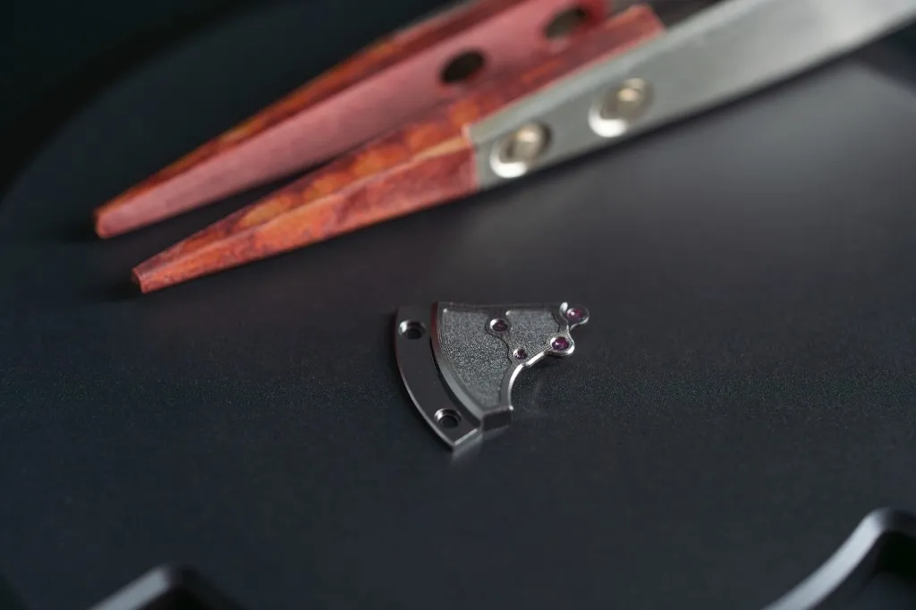 Kalibre 01 anthracite bridge with jewels